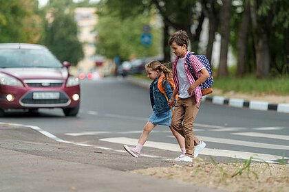 Richtiges Fußgängerverhalten üben – in 5 Schritten Richtiges Fußgängerverhalten üben – in 5 Schritten