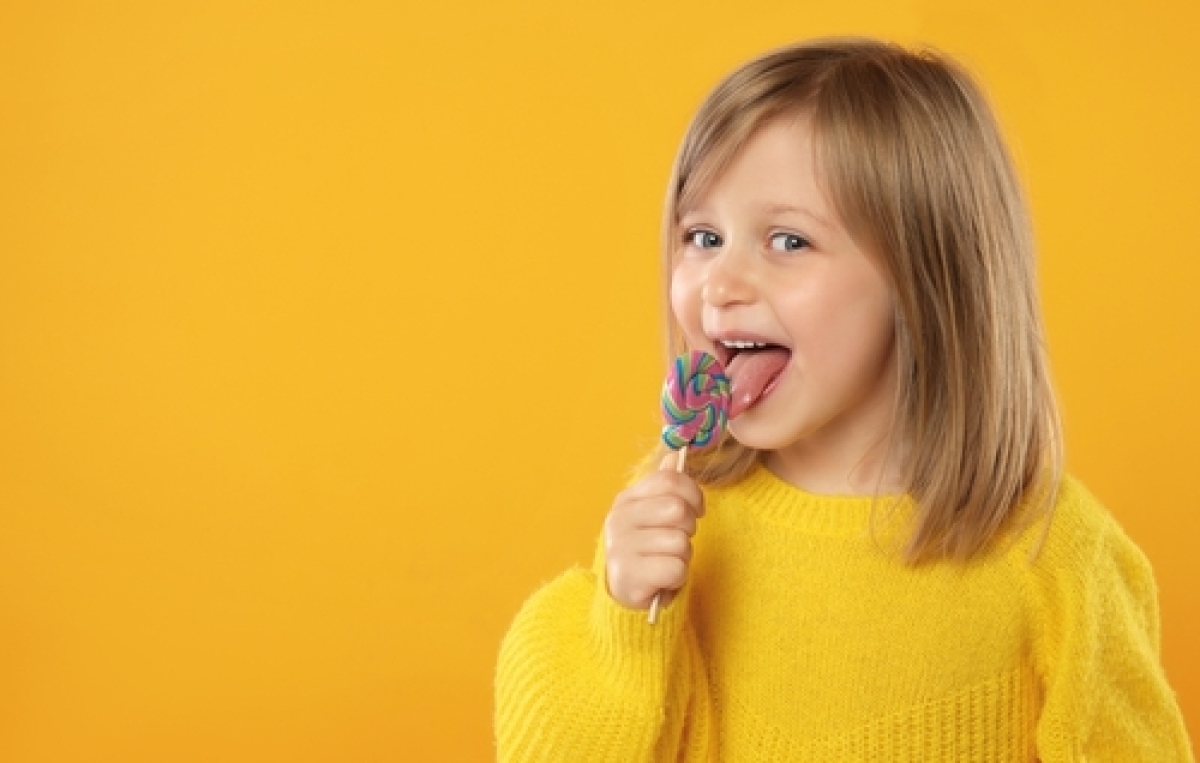 Kind mit Lolli