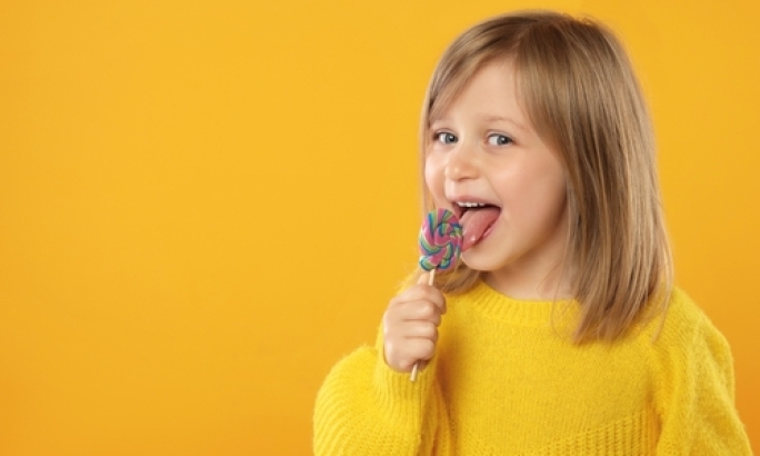 Kind mit Lolli