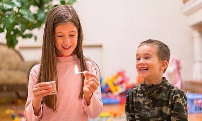 Brandgefährlich: Spiel mit dem Feuer