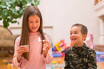 Brandgefährlich: Spiel mit dem Feuer