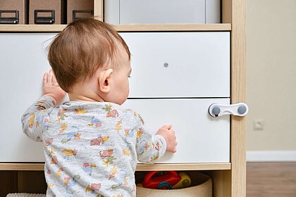 Möbelstücke für Kinder sichern
